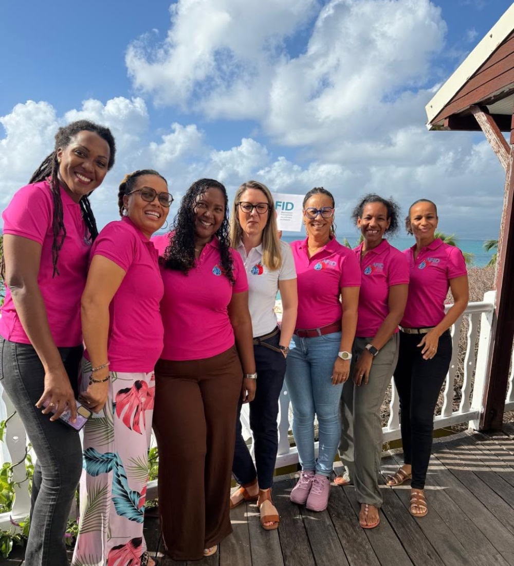 L'équipe AFID de Guadeloupe réunie en bord de mer